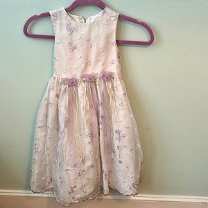 Young girls size 6 satin and tulle dress. White with lavender rosettes. NWOT
